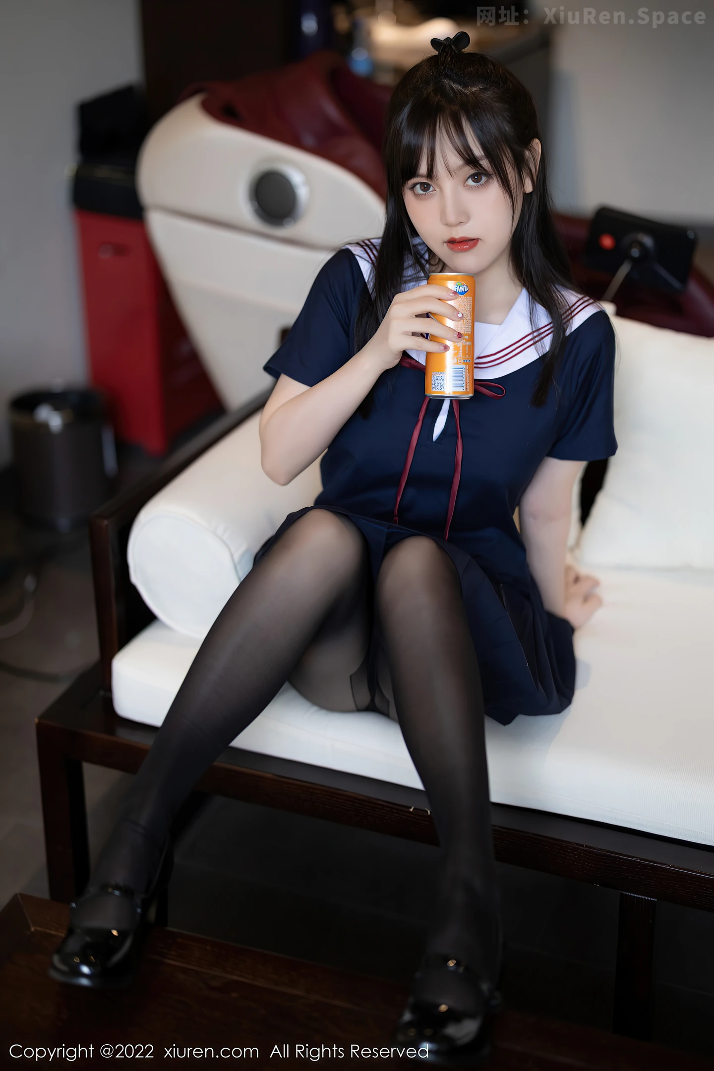 图片[5]-[XiuRen秀人网]VOL.4826 模特豆瓣酱性感深蓝色套装配超薄无内黑丝秀丰满身材诱惑写真71P-秀人网官方网站